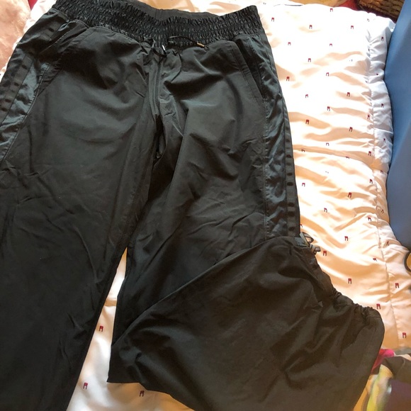 Lululemon vintage lined pants. Never been worn. Lots of cute detail - Picture 2 of 8